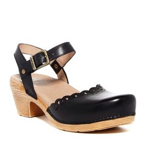 Dansko Marta perforated Mary Jane clogs size 39 / Dansko Sam